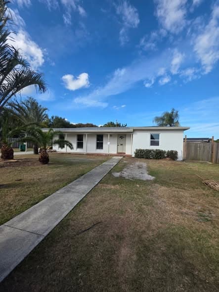 White exterior finish · Treasure Coast
